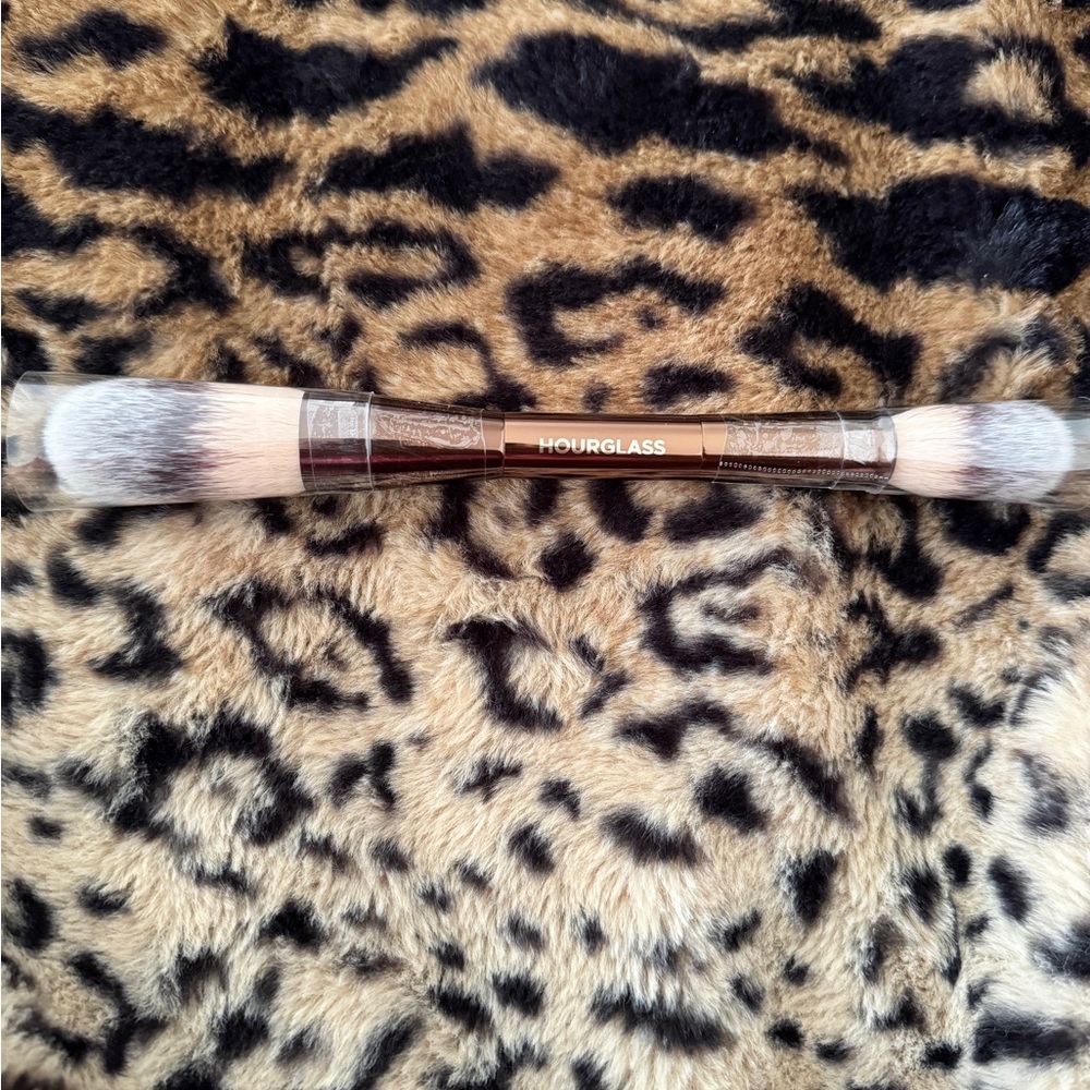 Hourglass Veil Dual-Ended Brush with Sephora Hourglass gift